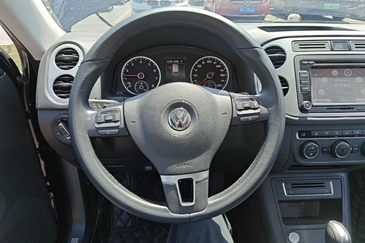 Used Volkswagen Tiguan 2015 1.8TSI Automatic Two-Wheel Drive Luxury Model Steering Wheel
