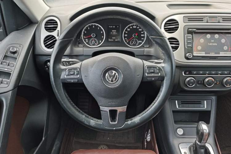 Used Volkswagen Tiguan 2015 1.8TSI Automatic All-Wheel-Drive Luxury Model Steering Wheel