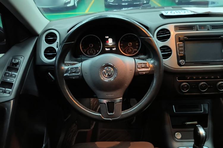 Used Volkswagen Tiguan 2015 1.8TSI Automatic All-Wheel-Drive Luxury Model Steering Wheel