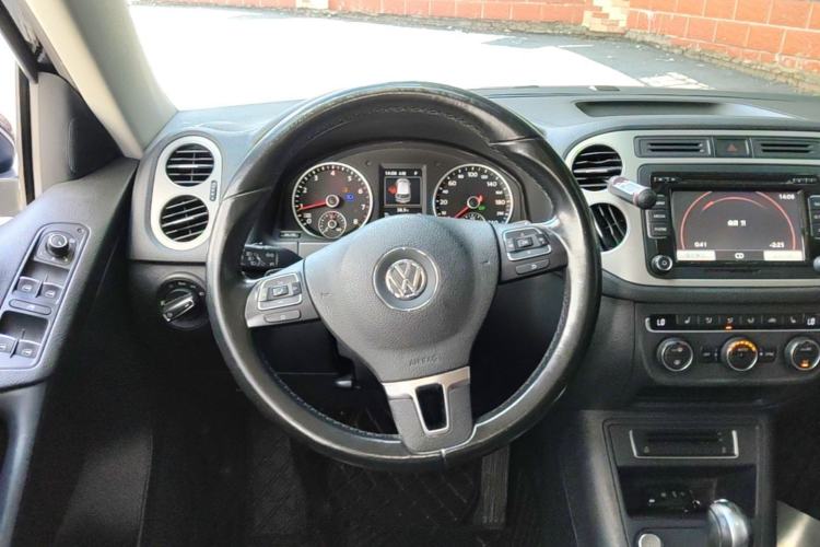 Used Volkswagen Tiguan 2015 1.8TSI Automatic Two-Wheel Drive Luxury Model Steering Wheel