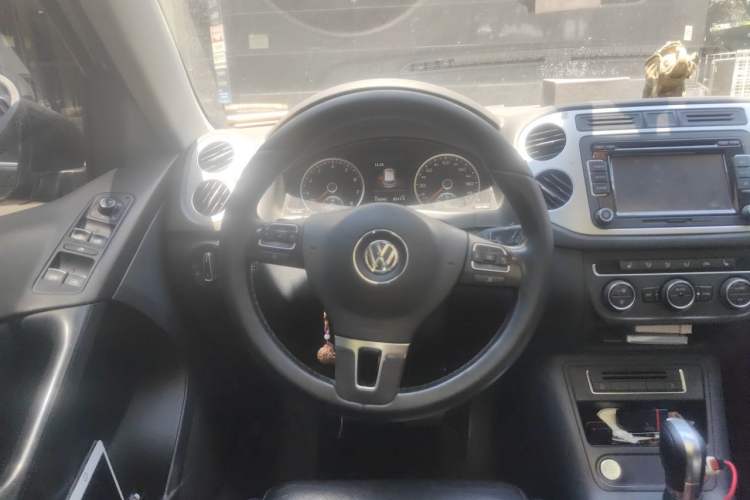 Used Volkswagen Tiguan 2015 1.8TSI Automatic Two-Wheel Drive Luxury Model Steering Wheel
