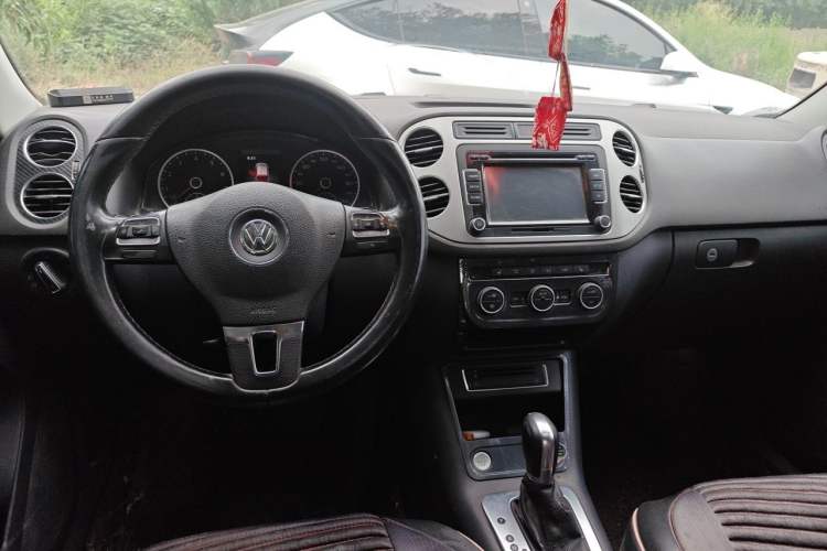 Used Volkswagen Tiguan 2015 1.8TSI Automatic Two-Wheel Drive Luxury Model Steering Wheel