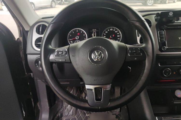 Used Volkswagen Tiguan 2015 1.8TSI Manual Two-Wheel-Drive Limited Edition Steering Wheel