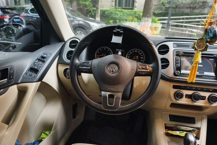 Used Volkswagen Tiguan 2015 1.8TSI Automatic Two-Wheel Drive Luxury Model Steering Wheel