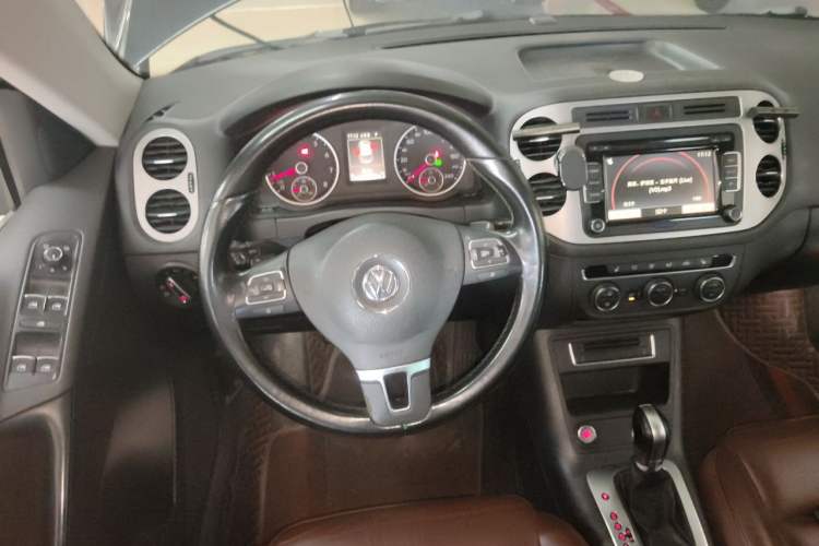 Used Volkswagen Tiguan 2015 1.8TSI Automatic Two-Wheel Drive Luxury Model Steering Wheel