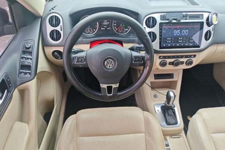 Used Volkswagen Tiguan 2015 1.8TSI Automatic Two-Wheel Drive Luxury Model Steering Wheel
