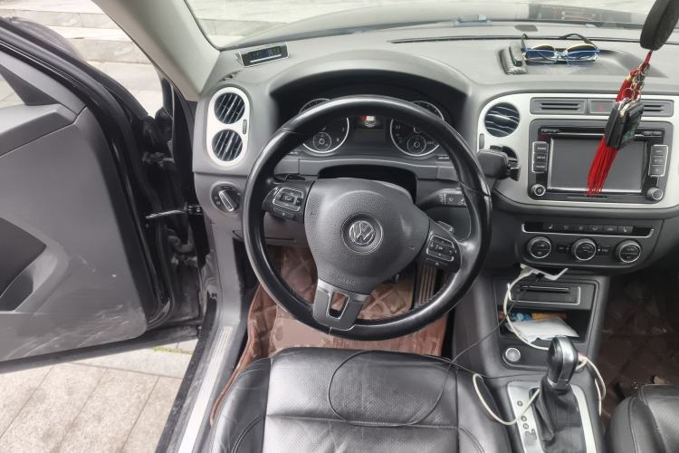 Used Volkswagen Tiguan 2015 1.8TSI Automatic Two-Wheel Drive Luxury Model Steering Wheel