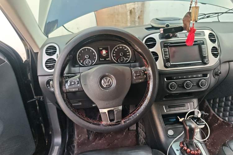 Used Volkswagen Tiguan 2015 1.8TSI Automatic Two-Wheel Drive Luxury Model Steering Wheel