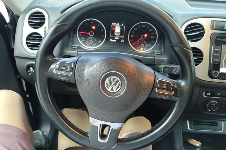 Used Volkswagen Tiguan 2015 1.8TSI Automatic All-Wheel-Drive Luxury Model Steering Wheel