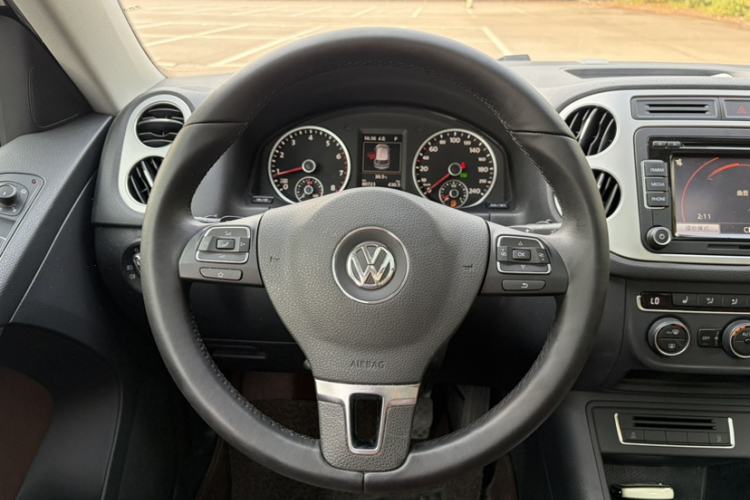 Used Volkswagen Tiguan 2015 1.8TSI Automatic Two-Wheel Drive Luxury Model Steering Wheel