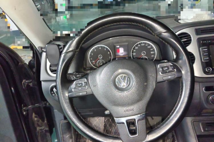 Used Volkswagen Tiguan 2015 1.8TSI Automatic Two-Wheel Drive Luxury Model Steering Wheel