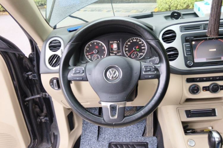Used Volkswagen Tiguan 2015 1.8TSI Automatic Two-Wheel Drive Luxury Model Steering Wheel