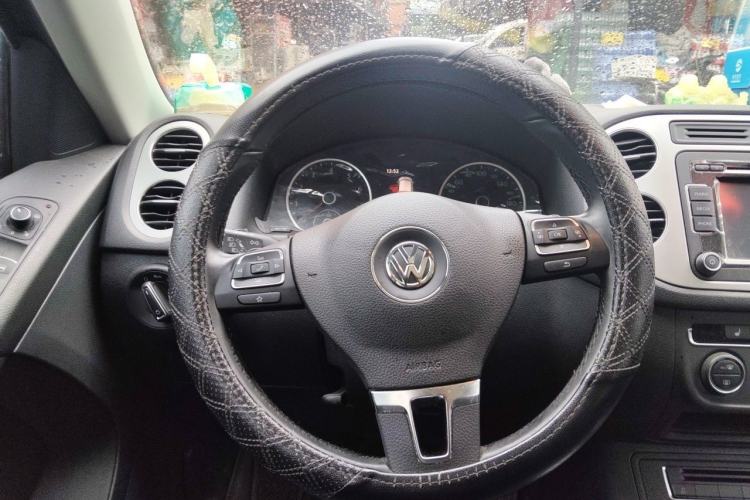 Used Volkswagen Tiguan 2015 2.0 TSI Automatic All-Wheel Drive Luxury Edition Steering Wheel