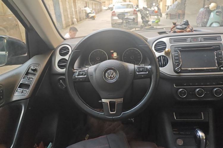 Used Volkswagen Tiguan 2015 1.8TSI Automatic Two-Wheel Drive Luxury Model Steering Wheel