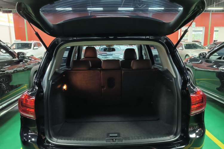 Used Volkswagen Tiguan 2015 1.8TSI Automatic All-Wheel-Drive Luxury Model Trunk