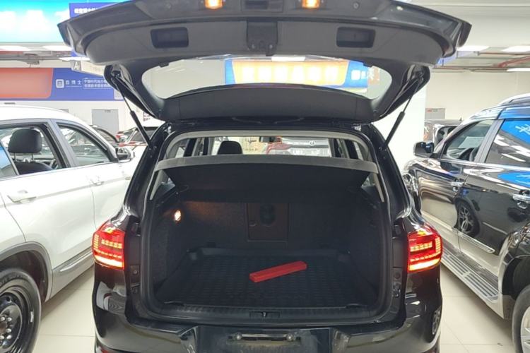 Used Volkswagen Tiguan 2015 1.8TSI Automatic All-Wheel-Drive Luxury Model Trunk