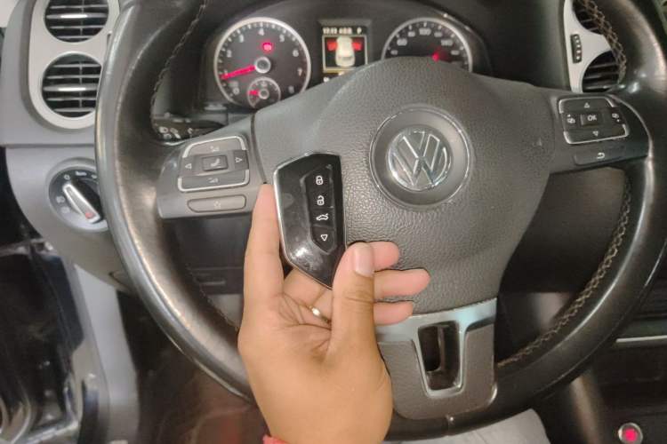 Used Volkswagen Tiguan 2015 1.8TSI Automatic Two-Wheel Drive Luxury Model Vehicle Key