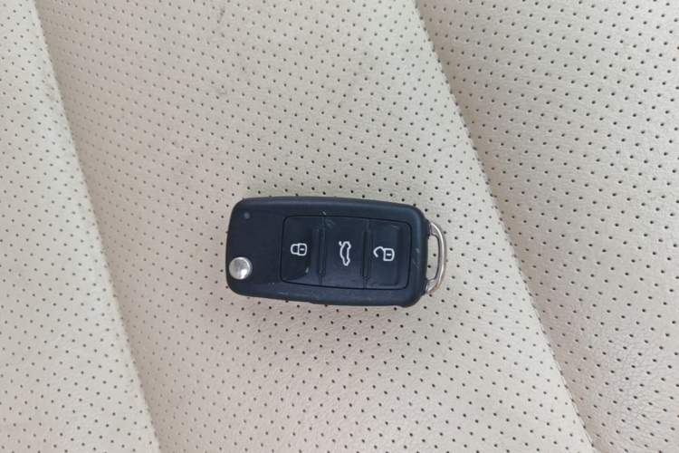 Used Volkswagen Tiguan 2015 1.8TSI Automatic Two-Wheel Drive Luxury Model Vehicle Key