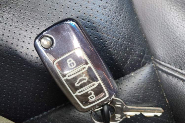 Used Volkswagen Tiguan 2015 1.8TSI Automatic All-Wheel-Drive Luxury Model Vehicle Key
