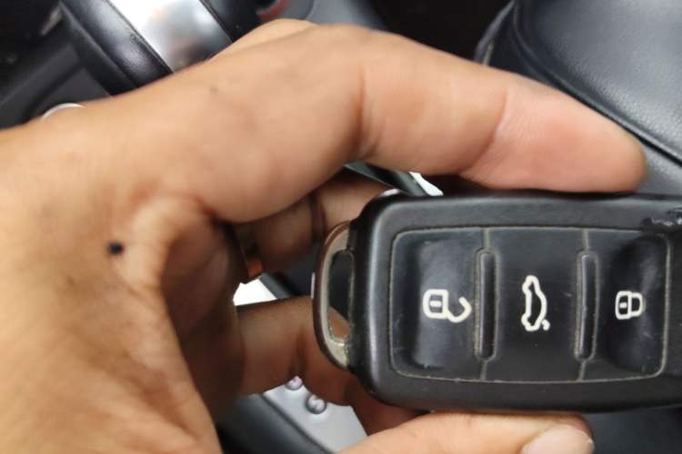 Used Volkswagen Tiguan 2015 2.0 TSI Automatic All-Wheel Drive Luxury Edition Vehicle Key
