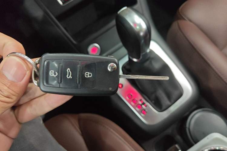 Used Volkswagen Tiguan 2015 1.8TSI Automatic Two-Wheel Drive Luxury Model Vehicle Key
