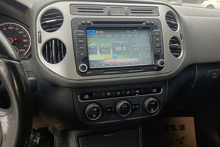 Used Volkswagen Tiguan 2015 1.8TSI Automatic Two-Wheel Drive Comfort Edition Audio And AC Panel