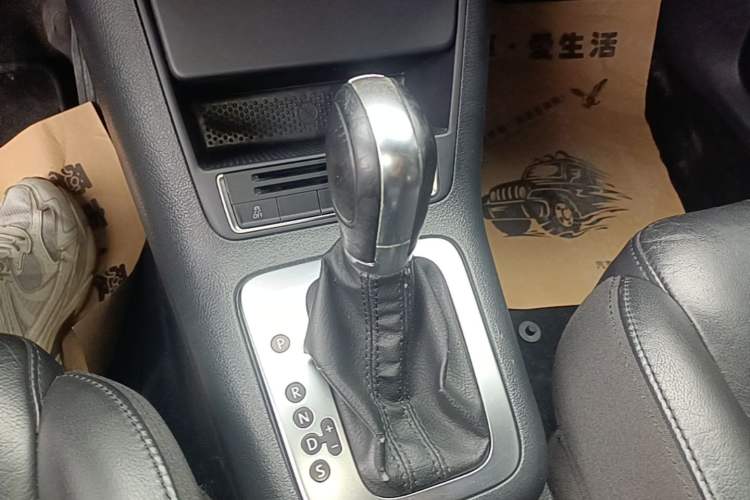 Used Volkswagen Tiguan 2015 1.8TSI Automatic Two-Wheel Drive Comfort Edition Gear Lever