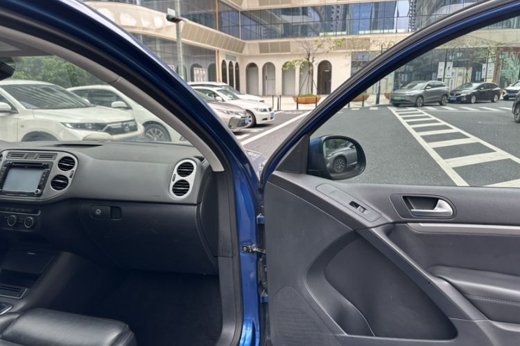 Used Volkswagen Tiguan 2015 1.8TSI Automatic Two-Wheel Drive Comfort Edition Interior 8