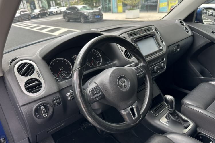 Used Volkswagen Tiguan 2015 1.8TSI Automatic Two-Wheel Drive Comfort Edition Interior 9