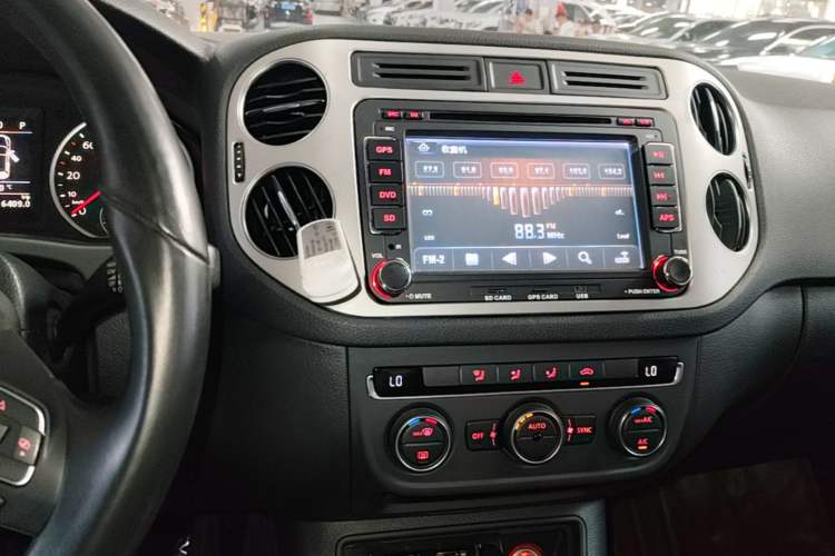 Used Volkswagen Tiguan 2015 1.8TSI Automatic Two-Wheel Drive Comfort Edition Audio And AC Panel