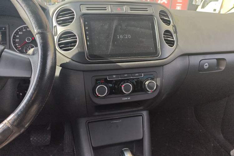 Used Volkswagen Tiguan 2015 1.8TSI Automatic Two-Wheel Drive Trend Edition Audio And AC Panel