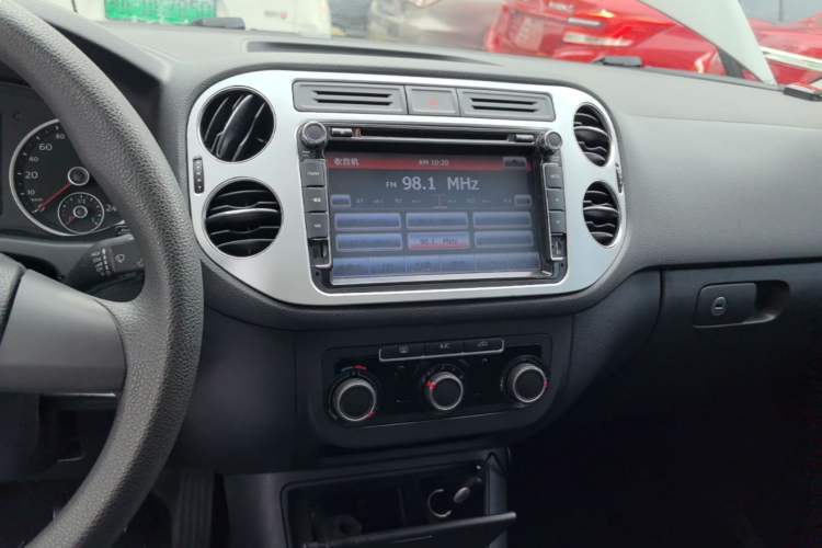 Used Volkswagen Tiguan 2015 1.8TSI Automatic Two-Wheel Drive Trend Edition Audio And AC Panel