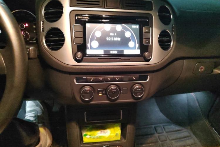 Used Volkswagen Tiguan 2015 1.8TSI Automatic Two-Wheel Drive Luxury Model Audio And AC Panel