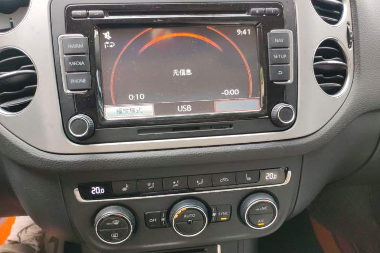 Used Volkswagen Tiguan 2015 1.8TSI Automatic All-Wheel Drive Comfort Edition Audio And AC Panel