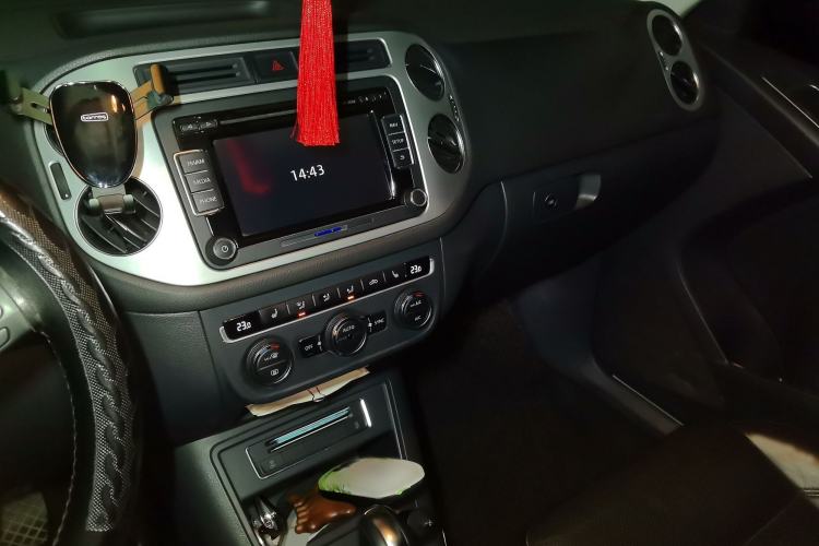 Used Volkswagen Tiguan 2015 1.8TSI Automatic Two-Wheel Drive Luxury Model Audio And AC Panel