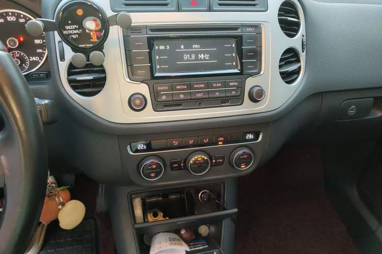 Used Volkswagen Tiguan 2015 1.8TSI Automatic Two-Wheel Drive Comfort Edition Audio And AC Panel