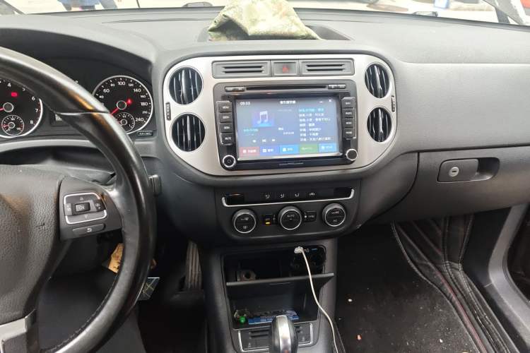 Used Volkswagen Tiguan 2015 1.8TSI Automatic Two-Wheel Drive Comfort Edition Audio And AC Panel