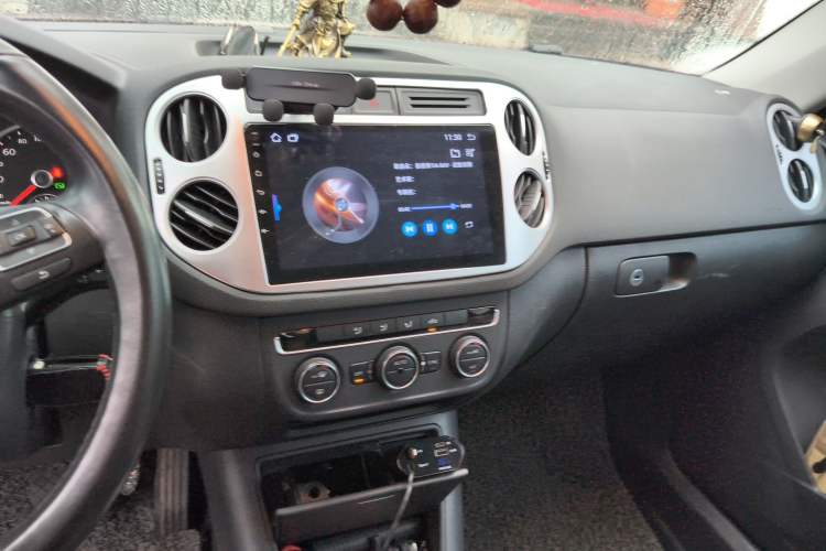 Used Volkswagen Tiguan 2015 1.8TSI Automatic Two-Wheel Drive Comfort Edition Audio And AC Panel