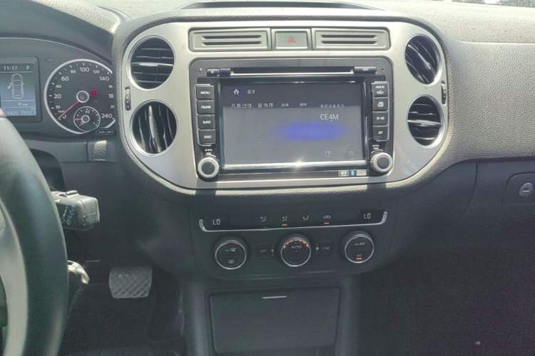Used Volkswagen Tiguan 2015 1.8TSI Automatic Two-Wheel Drive Comfort Edition Audio And AC Panel