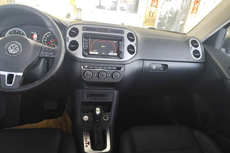 Used Volkswagen Tiguan 2015 1.8TSI Automatic Two-Wheel Drive Luxury Model Audio And AC Panel
