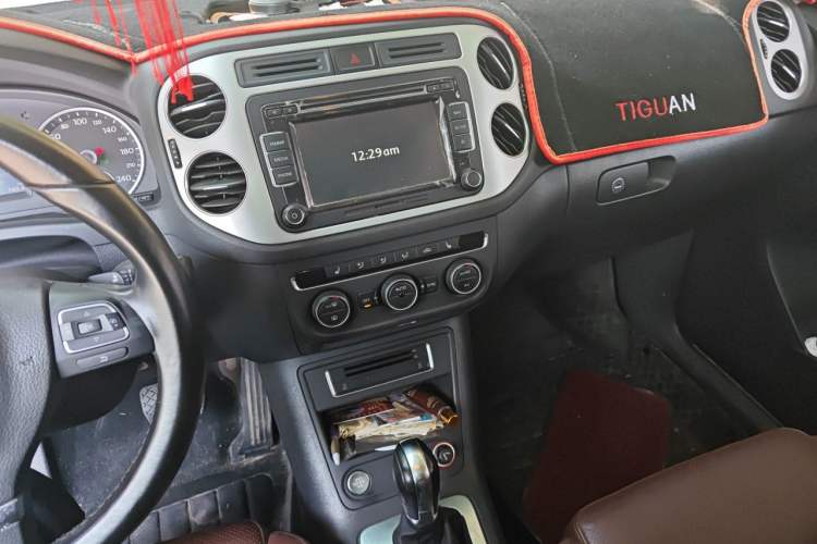 Used Volkswagen Tiguan 2015 1.8TSI Automatic Two-Wheel Drive Luxury Model Audio And AC Panel