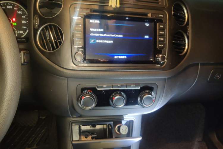 Used Volkswagen Tiguan 2015 1.8TSI Automatic Two-Wheel Drive Comfort Edition Audio And AC Panel
