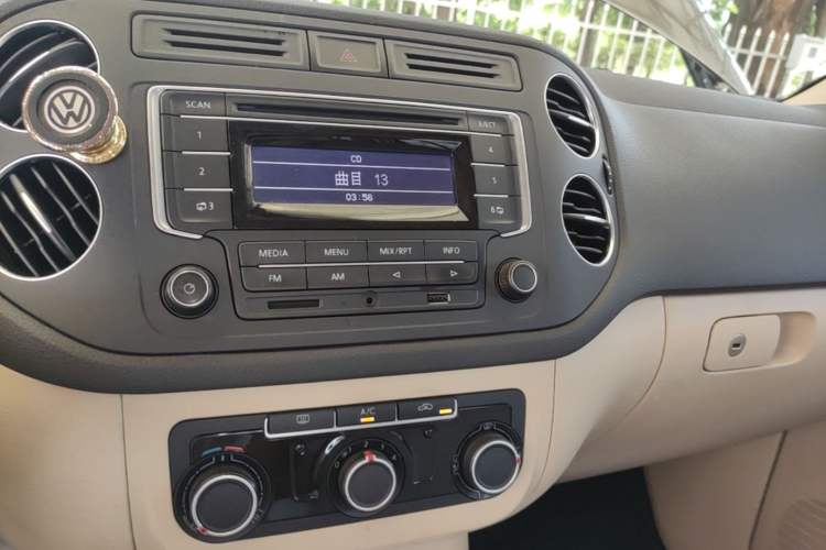 Used Volkswagen Tiguan 2015 1.8TSI Automatic Two-Wheel Drive Trend Edition Audio And AC Panel