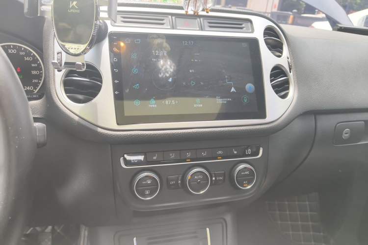 Used Volkswagen Tiguan 2015 1.8TSI Automatic Two-Wheel Drive Luxury Model Audio And AC Panel