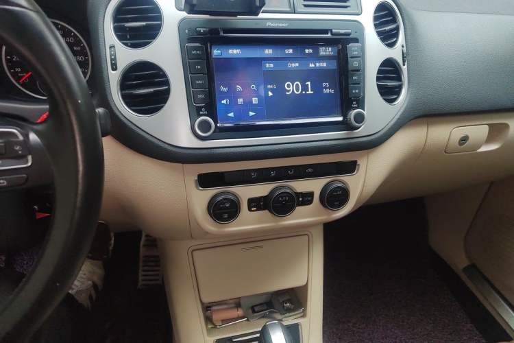 Used Volkswagen Tiguan 2015 1.8TSI Automatic All-Wheel Drive Style Vision Edition Audio And AC Panel