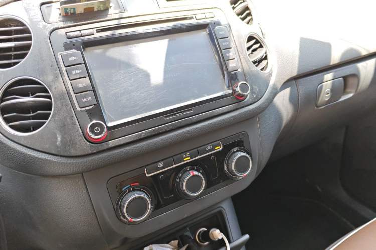 Used Volkswagen Tiguan 2015 1.8TSI Automatic Two-Wheel Drive Trend Edition Audio And AC Panel