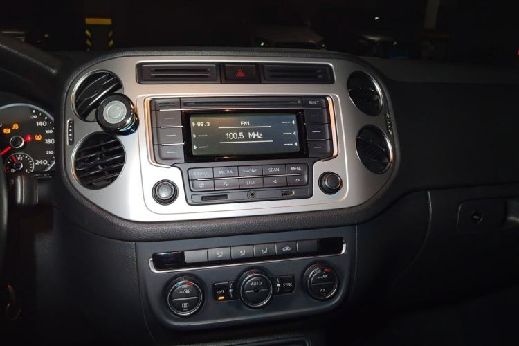Used Volkswagen Tiguan 2015 1.8TSI Automatic Two-Wheel Drive Comfort Edition Audio And AC Panel