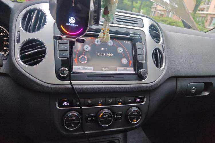 Used Volkswagen Tiguan 2015 1.8TSI Automatic Two-Wheel Drive Luxury Model Audio And AC Panel