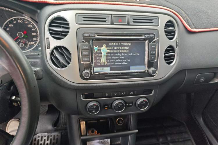 Used Volkswagen Tiguan 2015 1.8TSI Automatic Two-Wheel Drive Comfort Edition Audio And AC Panel