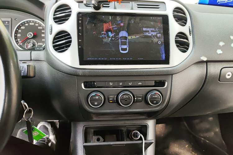 Used Volkswagen Tiguan 2015 1.8TSI Automatic All-Wheel Drive Comfort Edition Audio And AC Panel